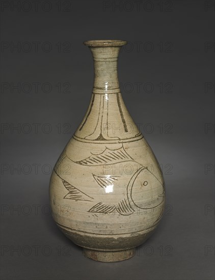 Bottle with Incised and Sgraffito Fish Design, 1400s-1500s. Korea, Joseon dynasty (1392-1910). Stoneware with incised design (Buncheong ware); outer diameter: 17 cm (6 11/16 in.); overall: 30.6 cm (12 1/16 in.).