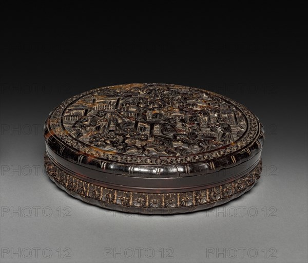 Fragrance Box, 1700s. China, Qing dynasty (1644-1911). Tortoiseshell; diameter: 8.6 cm (3 3/8 in.).