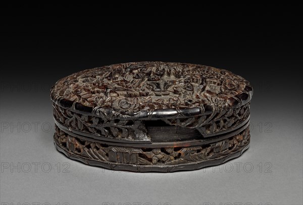 Fragrance Box, 1700s. China, Qing dynasty (1644-1911). Tortoiseshell; diameter: 8.6 cm (3 3/8 in.).