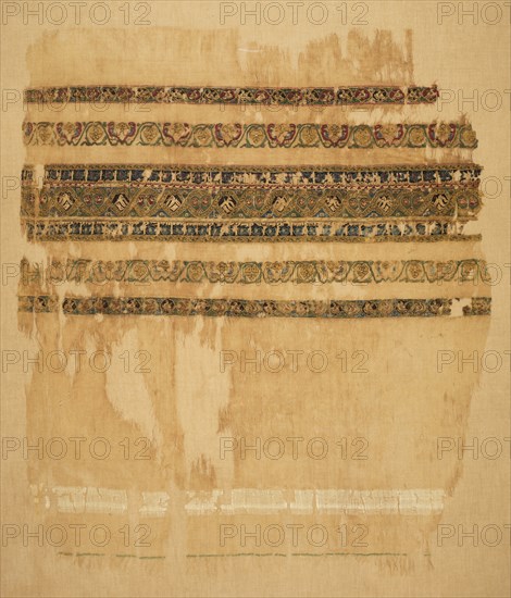 Turban or shawl end with tiraz and gold, 1094. Egypt, Fatimid period, reign of al-Musta‘li. Plain weave with inwoven tapestry weave: linen, silk, and gold filé; overall: 62.3 x 54.6 cm (24 1/2 x 21 1/2 in.)