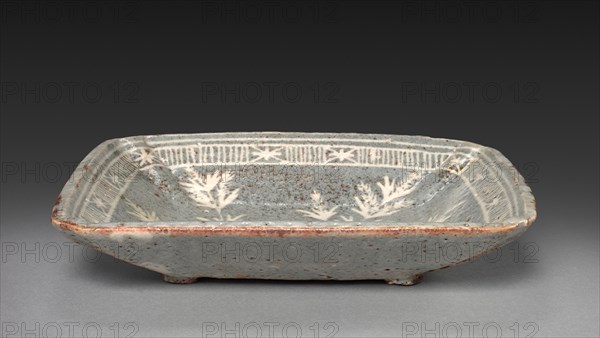 Dish with Grasses and Rocks, late 1500s–early 1600s. Japan, Momoyama period (1573-1615) to Edo period (1615-1858). Stoneware with underglaze iron oxide slip and incised designs (Mino ware, Shino type); overall: 20 cm (7 7/8 in.).