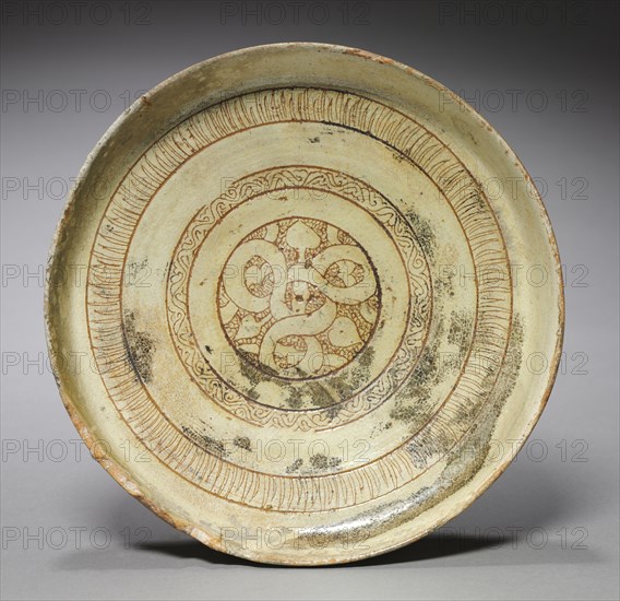 Deep Plate with Decorative Patterns, 1100s. Byzantium, 12th century. Sgraffito earthenware; diameter: 4.8 x 23.5 cm (1 7/8 x 9 1/4 in.).