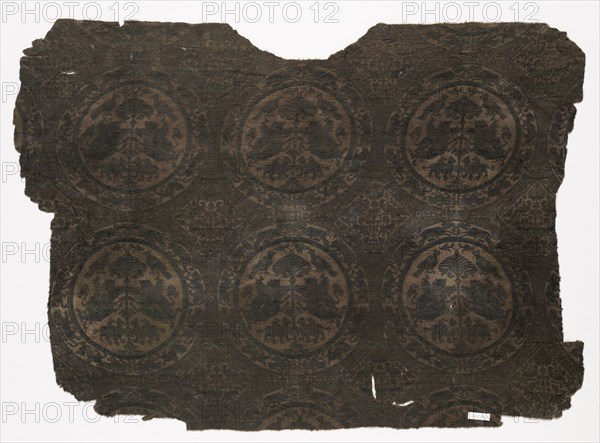 Fragment with lions and griffins in combat, 1459-1669. Probably Iran. Lampas weave, silk; overall: 71.1 x 50.8 cm (28 x 20 in.)