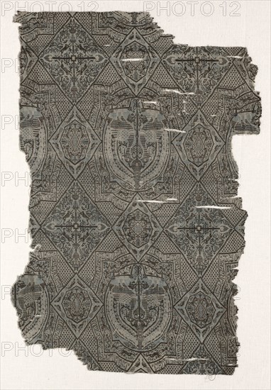 Fragment, 1000s - 1100s. Iran or Iraq ?, Seljuk period, 11th - 12th century. Lampas weave, silk; overall: 49 x 33 cm (19 5/16 x 13 in.)