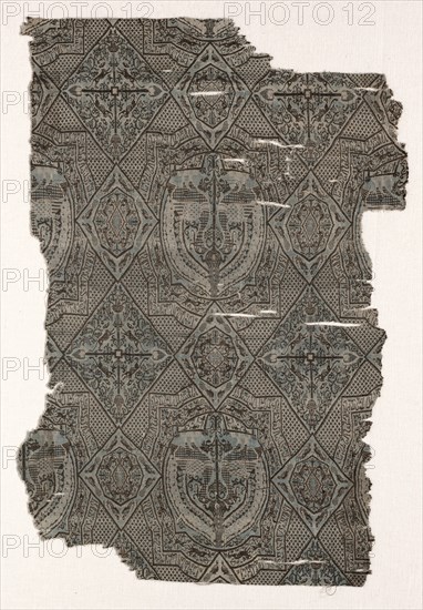 Fragments, 1000s - 1100s. Iran or Iraq ?, Seljuk period, 11th - 12th century. Lampas weave, silk; average: 49 x 33 cm (19 5/16 x 13 in.)