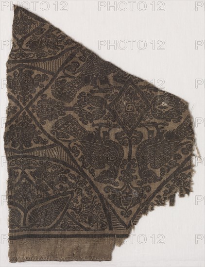 Fragment, 1420-1955. Iran or Iraq ?, 15th-20th century. Compound twill weave, silk; overall: 20.2 x 27 cm (7 15/16 x 10 5/8 in.)