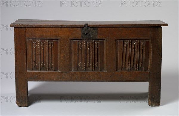 Chest, c. 1490-1520. England, late 15th - early 16th centuries. Oak; overall: 69.6 x 127 x 41 cm (27 3/8 x 50 x 16 1/8 in.)