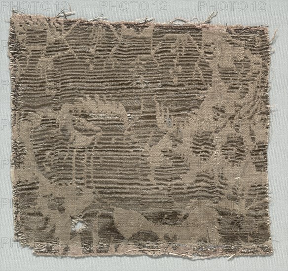 Silk Fragment, 1425-1450. Italy, second quarter of 15th century. Lampas weave, silk and gold thread; overall: 19.3 x 20.7 cm (7 5/8 x 8 1/8 in.)