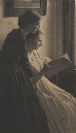 The Readers, 1897. Clarence H. White (American, 1871-1925). Platinum print with graphite; image: 18.6 x 10.7 cm (7 5/16 x 4 3/16 in.); matted: 35.6 x 30.5 cm (14 x 12 in.)