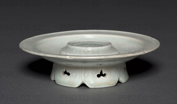 Cup and Stand (stand), 1100s. China, Southern Song dynasty (1127-1279). Glazed porcelain; diameter: 14 cm (5 1/2 in.); overall: 4 cm (1 9/16 in.).