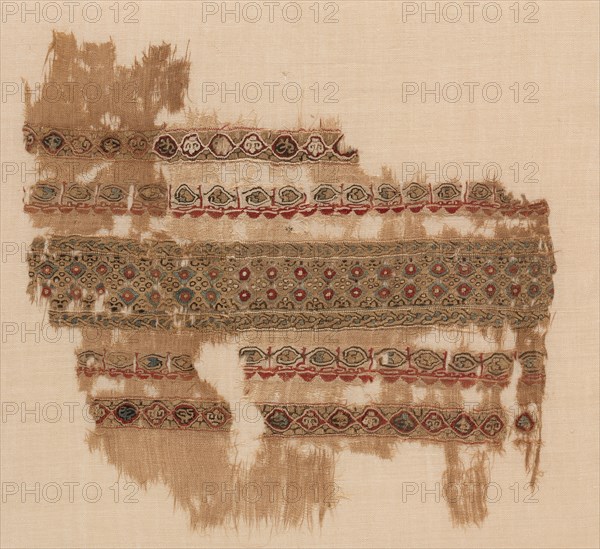 Fragment of a Tiraz-Style Textile, 1100s. Egypt, Fatimid period, 12th century. Tabby ground with inwoven tapestry ornament; linen and silk; overall: 23.2 x 24.5 cm (9 1/8 x 9 5/8 in.)