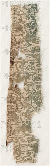 Fragment, 1100s. Egypt, Ayyubid, 12th century. Tabby with supplementary weft; silk; overall: 21.5 x 5 cm (8 7/16 x 1 15/16 in.)
