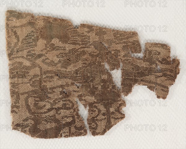Fragment, 1100s. Egypt, Ayyubid, 12th century. Tabby with supplementary weft; silk; overall: 7 x 9 cm (2 3/4 x 3 9/16 in.).