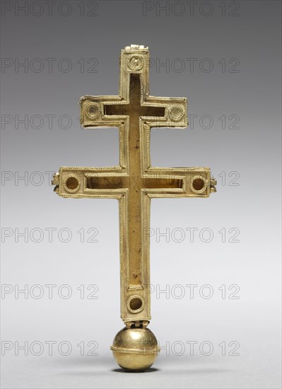 Double-Arm Reliquary Cross, c. 1100-1200. Latin Kingdom of Jerusalem, Jerusalem, Gothic period, 12th century. Gold; overall: 10.5 x 5.3 x 1.5 cm (4 1/8 x 2 1/16 x 9/16 in.); former: 11.5 cm (4 1/2 in.).