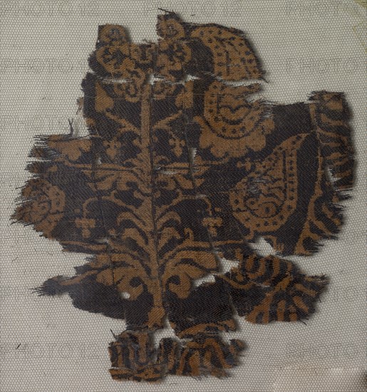 Roundel with a Palmette Tree, 7th-8th century. Syria, 7th-8th century. Compound twill weave, silk; overall: 16.5 x 15.3 cm (6 1/2 x 6 in.)