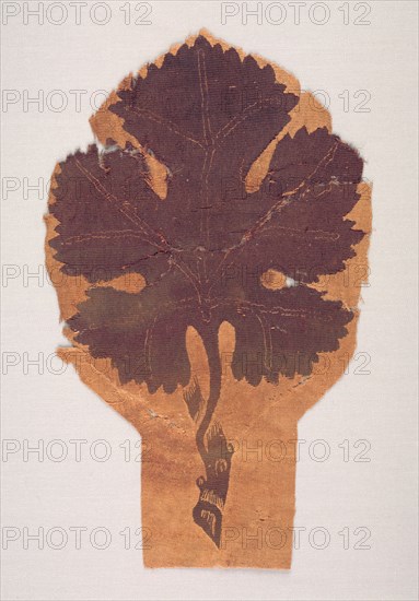 Grape Leaf from a Curtain, 400s-500s. Egypt, Byzantine period, 5th-6th Century. Weft-faced plain weave with tapestry weave and supplementary weft wrapping; undyed linen and dyed wool; overall: 19 x 31.5 cm (7 1/2 x 12 3/8 in.)