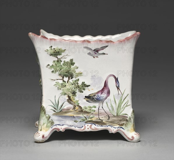 Flower Container, c. 1765. Sceaux Factory (French). Faience; overall: 12.1 x 13.7 cm (4 3/4 x 5 3/8 in.).