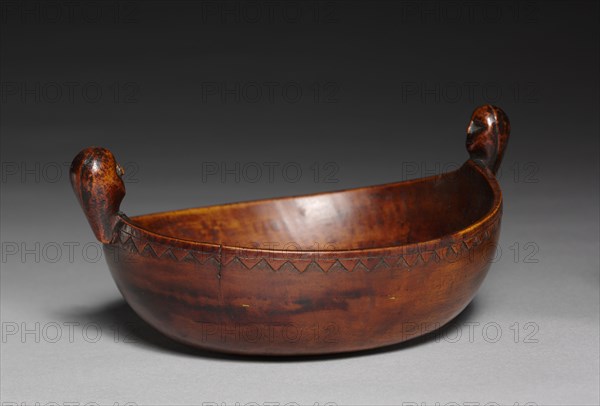 Bowl, late 1700s or early 1800s. Native North America, Woodlands, Great Lakes or Eastern Dakota (Santee Sioux), Post-contact Period, after 1870/1880. Maple?; overall: 9 x 20 x 14.6 cm (3 9/16 x 7 7/8 x 5 3/4 in.).