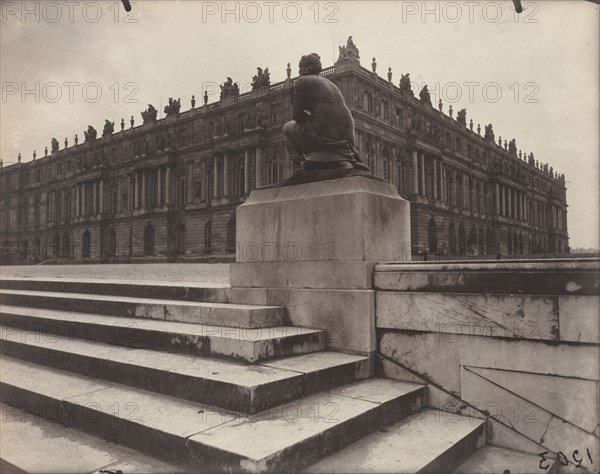 Versailles, Chaste Venus, 1922-1923. Eugène Atget (French, 1857-1927). Albumen print, gold toned; image: 18.1 x 22.6 cm (7 1/8 x 8 7/8 in.); matted: 35.6 x 45.7 cm (14 x 18 in.)