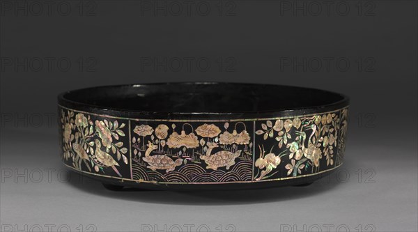 Box with Fish and Animal Design, 1800s. Korea, Joseon dynasty (1392-1910). Lacquer with mother-of-pearl inlay; diameter: 33.1 cm (13 1/16 in.); overall: 9.6 cm (3 3/4 in.).