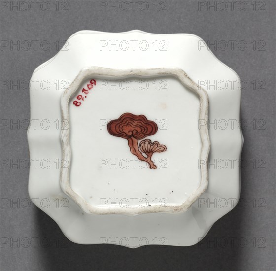Square Covered Box with Hundred Antiquities, 1723-1735. China, Jiangxi province, Jingdezhen, Qing dynasty (1644-1912), Yongzheng reign (1722-1735). Porcelain with famille rose overglaze enamel decoration; overall: 4 x 7.5 cm (1 9/16 x 2 15/16 in.).