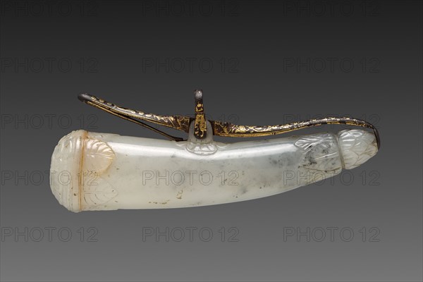 Powder horn, 1600s-1700s. India, Mughal, 17th-18th century. Jadeite, iron inlaid with brass; overall: 12 cm (4 3/4 in.).