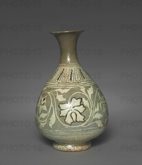Bottle Inlaid with Peony and Scroll Design, 1400s. Korea, Joseon dynasty (1392-1910). Stoneward with inlaid, incised, and sgraffito design (Buncheong ware); outer diameter: 17 cm (6 11/16 in.); overall: 27 cm (10 5/8 in.).
