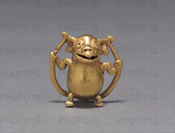 Monkey Bell Pendant, c. 700-1550. Western Panama, Veraguas-Gran Chiriquí Style, c. 700-1550. Cast gold; overall: 3.2 x 3.3 x 2.2 cm (1 1/4 x 1 5/16 x 7/8 in.).