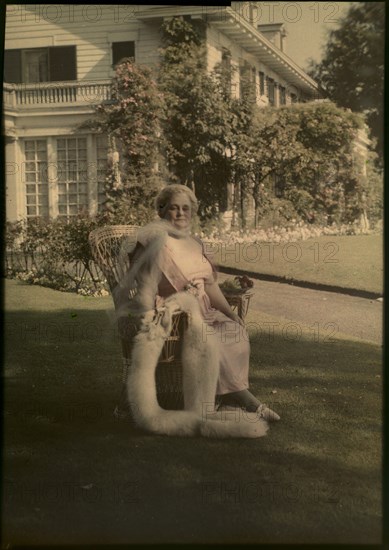 Untitled, c. 1915. Unidentified Photographer. Additive color process color plate (Lumière Autochrome); image: 16.7 x 11.7 cm (6 9/16 x 4 5/8 in.); matted: 30.5 x 25.4 cm (12 x 10 in.)