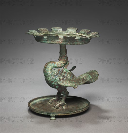 Shallow Basin Supported by a Bird (Bian), early 400s BC. China, Warring States period (475-221 BC). Bronze inlaid with powdered malachite and azurite ; overall: 23.3 cm (9 3/16 in.); diameter of base: 18.3 cm (7 3/16 in.).