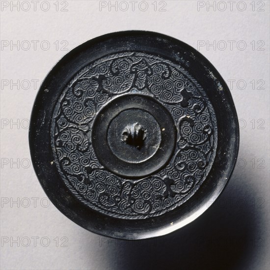 Mirror with Serpentine Interlaces, early 5th-late 3rd century BC. China, Eastern Zhou dynasty (771-256 BC), Warring States period (475-221 BC). Bronze; diameter: 8.1 cm (3 3/16 in.); overall: 0.5 cm (3/16 in.); rim: 0.3 cm (1/8 in.).