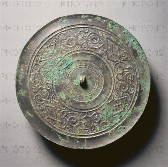 Mirror with Serpentine Interlaces and Angular Meanders, early 5th-late 3rd century BC. China, Eastern Zhou dynasty (771-256 BC), Warring States period (475-221 BC). Bronze; diameter: 17.9 cm (7 1/16 in.); overall: 0.9 cm (3/8 in.); rim: 0.2 cm (1/16 in.).