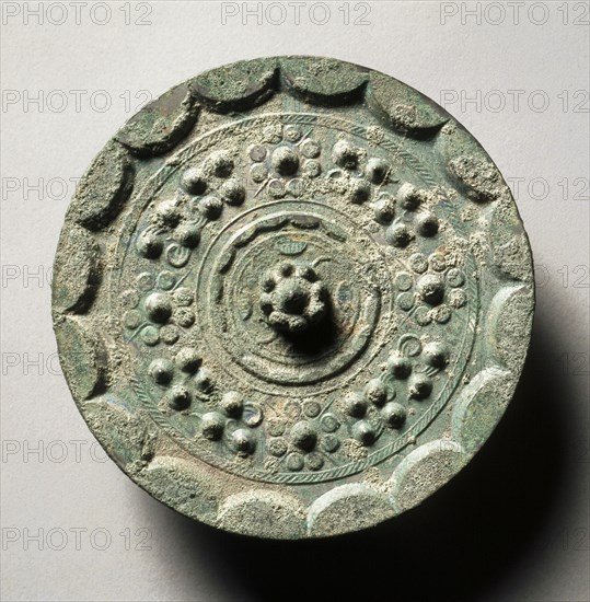 Mirror with Clouds and Nebulae, late 3rd century BC-early 1st century. China, Western Han dynasty (202 BC-AD 9). Bronze; diameter: 13 cm (5 1/8 in.); overall: 1.7 cm (11/16 in.); rim: 0.6 cm (1/4 in.).