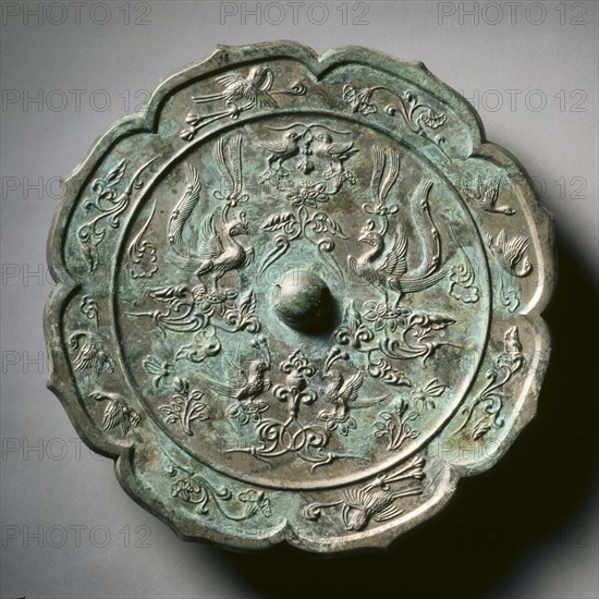 Octafoil Mirror with Paired Phoenixes, Birds, and Flowers, late 700s. China, Tang dynasty (618-907). Bronze; diameter: 28.8 cm (11 5/16 in.); overall: 1.6 cm (5/8 in.); rim: 1 cm (3/8 in.).