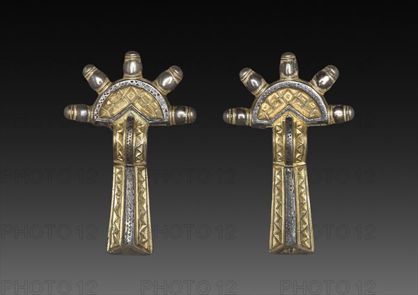 Bow Fibulae, 500-550. Alemannic, 6th century. Silver gilt and niello; overall: 7.7 x 4.9 x 2 cm (3 1/16 x 1 15/16 x 13/16 in.)