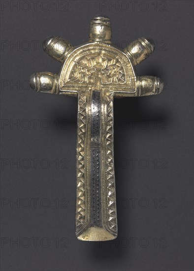 Bow Fibula, 500-550. Frankish, 6th century. Silver gilt and niello; overall: 7.7 x 4.5 x 1.1 cm (3 1/16 x 1 3/4 x 7/16 in.)