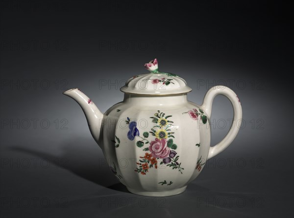 Teapot, c. 1755-1775. Worcester Porcelain Factory (British). Porcelain; overall: 16 x 45.6 x 19 cm (6 5/16 x 17 15/16 x 7 1/2 in.).