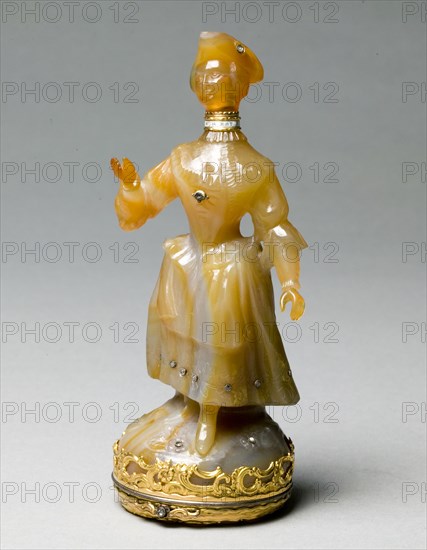 Scent Bottle and Box in the Form of a Woman, c 1880-1890. Attributed to James Cox (British). Carved yellow and light brown agate from a single piece.; overall: 15.2 x 6.4 cm (6 x 2 1/2 in.); box: 5.7 x 2.9 cm (2 1/4 x 1 1/8 in.).