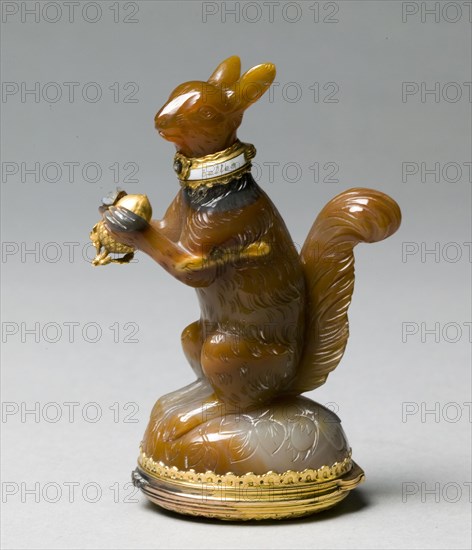 Scent Bottle and Box in the form of a Squirrel , c. 1760. England, late 18th century. Agate, gold diamonds and enamel; overall: 10.2 x 5.1 cm (4 x 2 in.).