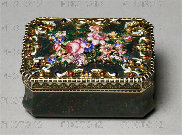 Snuff Box, c. 1820-40. Attributed to Jean-Louis Richter (Swiss, 1766-1841). Gold, champlevé enamel, bloodstone