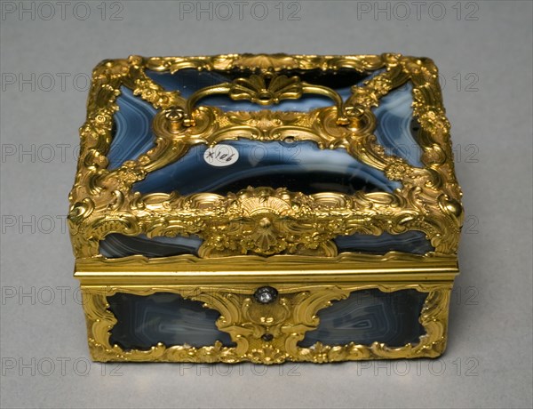 Writing Set (Nécessaire), c. 1765. England, mid 18th century. Gold, agate, interior fitted with gold-mounted implements, mirror;