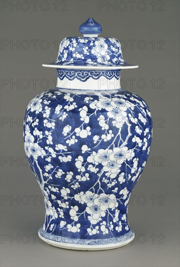 One pair of lidded vases; China; about 1662 - 1722; Hard-paste porcelain; blue enamel decoration; 43.2 x 25.4 cm, 17 x 10 in