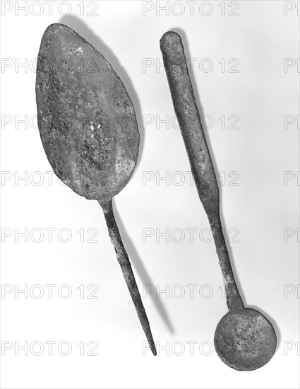 Round Spoon; Dorset, Britain; 2nd century A.D; Bronze; 13.6 × 2.5 cm, 5 3,8 × 1 in