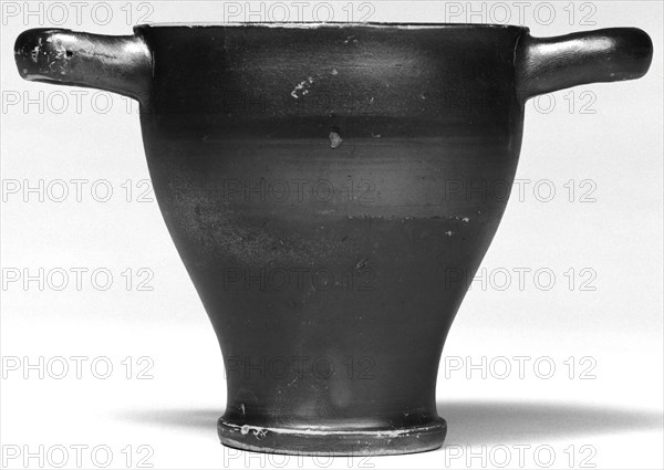Campanian Black Glazed Skyphos; Campania, South Italy; 323 - 31 B.C; Terracotta; 10.5 × 15.9 × 9.5 cm, 4 1,8 × 6 1,4 × 3 3,4 in