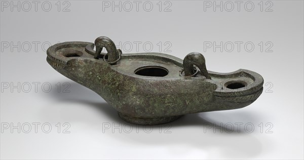 Lamp; Roman Empire; 1st century; Bronze; 5.4 x 24.1 cm, 2 1,8 x 9 1,2 in