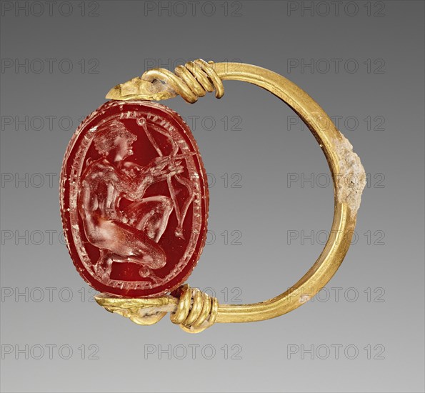 Gem Engraved with an Archer, Possibly Odysseus; Etruria; 425–400 B.C; Carnelian and gold; 0.7 × 1.5 × 1.1 cm