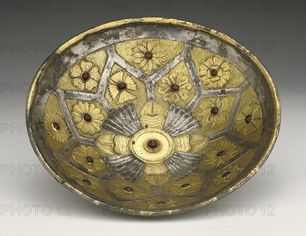 Net-Pattern Bowl; Parthian Empire; 1st century B.C; Gilt silver and garnets; 20 × 6 cm, 7 7,8 × 2 3,8 in