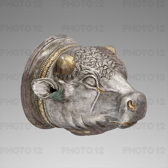 Bull's-Head Cup with a Liner; East Greece; 100 B.C.–A.D. 100; Silver with leaf gilding; 9 × 12.1 × 10.7 cm, 0.274 kg, 3 9,16 × 4