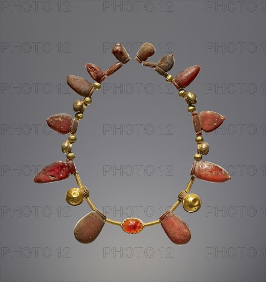 Necklace with a Pendant of an Engraved Gem; Italy; 550 - 400 B.C; Scarab: carnelian; mount: gold; beads: amber