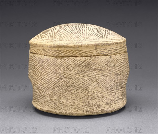 Lidded Container with a Herringbone Pattern; Cyclades, Greece; 3000–2800 B.C; Terracotta; 16.4 × 14 cm, 6 7,16 × 5 1,2 in